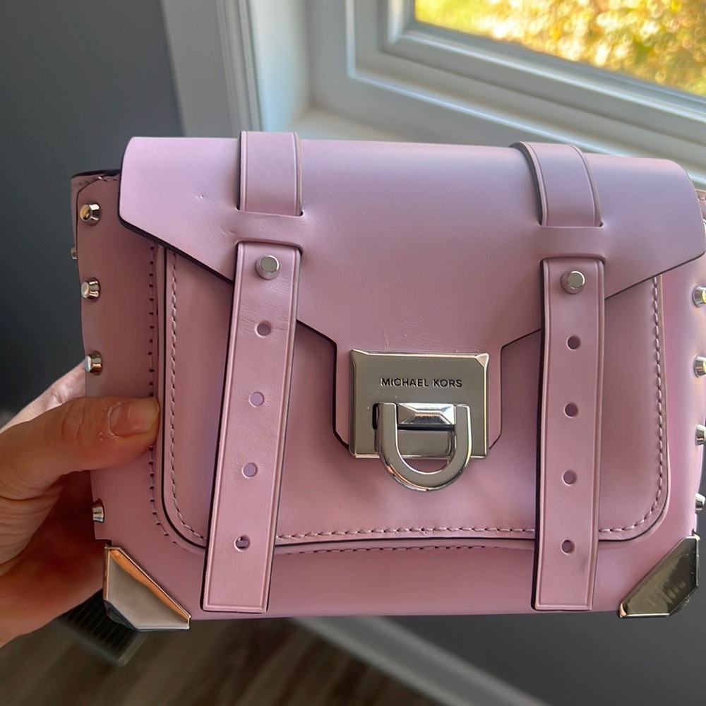 Like new perfect condition Michael kors bag with crossbody